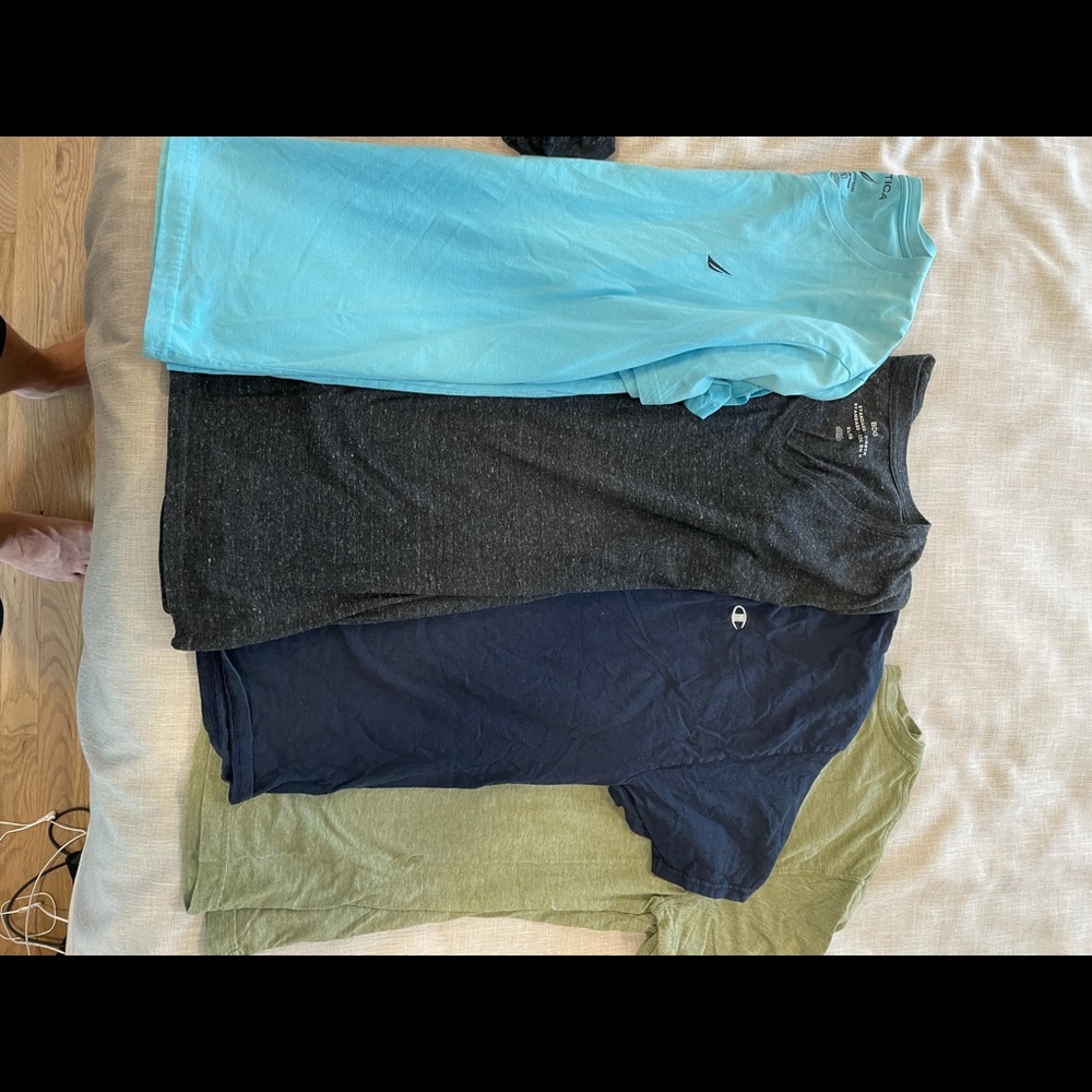 Variety of 4 XL V-neck shirts